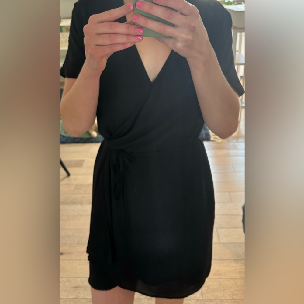 Aritzia Babaton V-Neck Wrap Dress Black Size Small